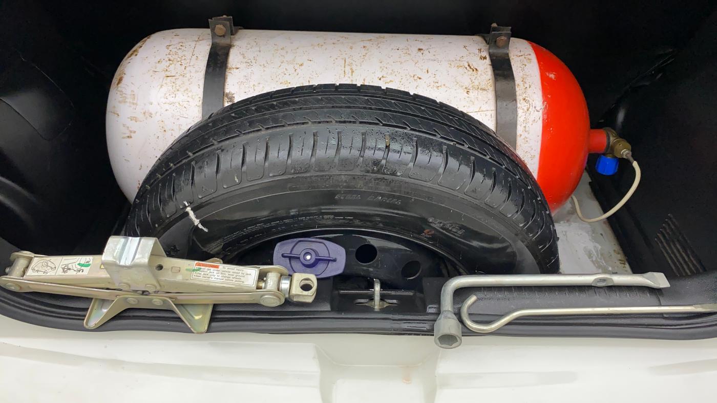 2019 Maruti Swift VXI AMT, CNG, Automatic, 37,541 km, Spare Tyre
