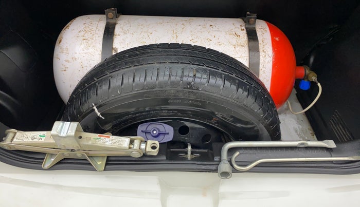 2019 Maruti Swift VXI AMT, CNG, Automatic, 37,541 km, Spare Tyre