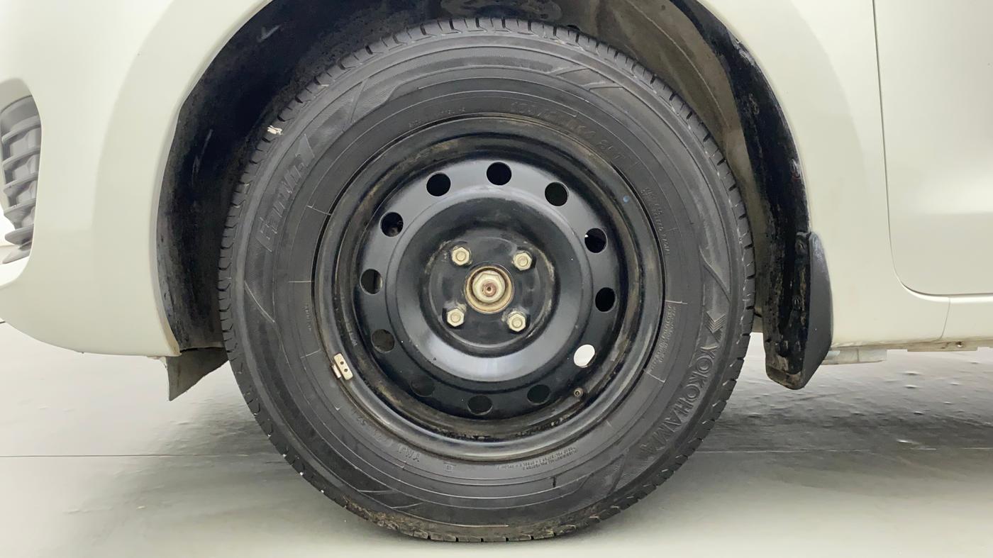 2019 Maruti Swift VXI AMT, CNG, Automatic, 37,541 km, Left Front Wheel