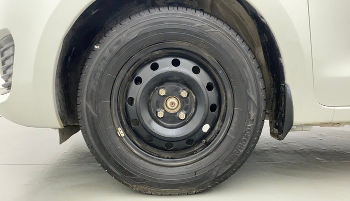 2019 Maruti Swift VXI AMT, CNG, Automatic, 37,541 km, Left Front Wheel