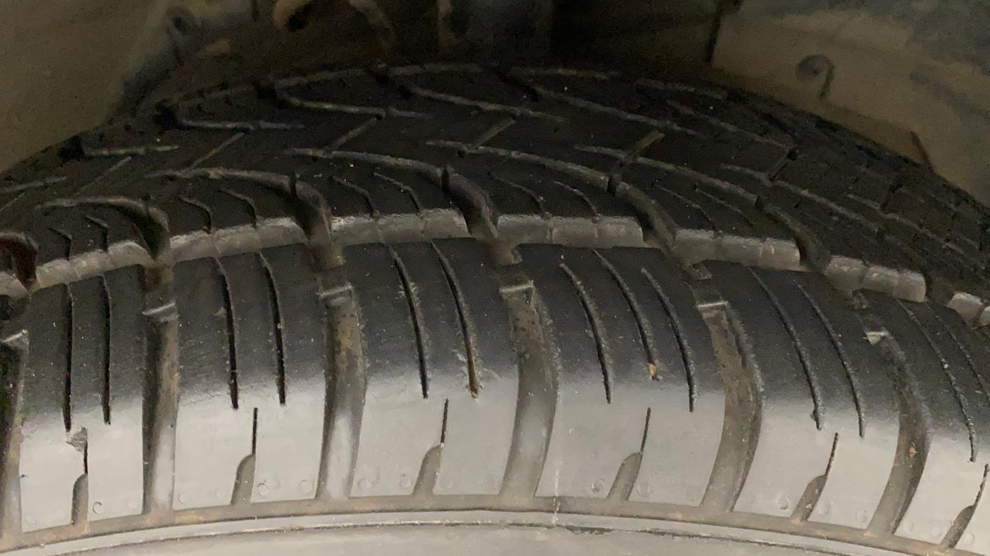 2018 Mahindra XUV500 W7 AT, Diesel, Automatic, 82,113 km, Right Front Tyre Tread