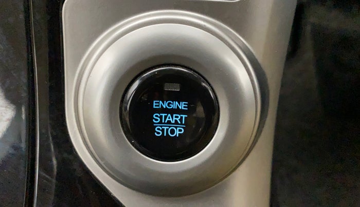 2018 Mahindra XUV500 W7 AT, Diesel, Automatic, 82,113 km, Keyless Start/ Stop Button