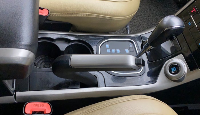 2018 Mahindra XUV500 W7 AT, Diesel, Automatic, 82,113 km, Gear Lever