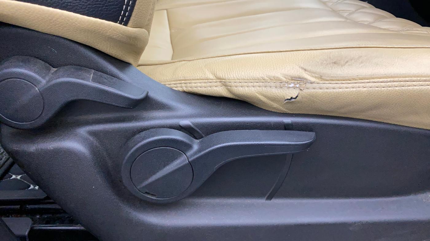 2018 Mahindra XUV500 W7 AT, Diesel, Automatic, 82,113 km, Driver Side Adjustment Panel