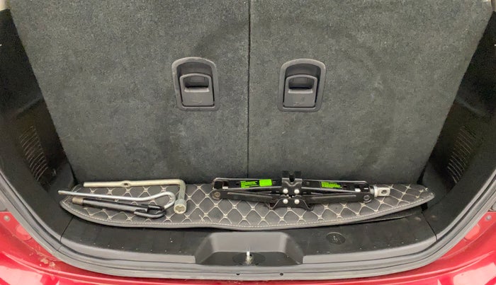 2018 Mahindra XUV500 W7 AT, Diesel, Automatic, 82,113 km, Boot Inside