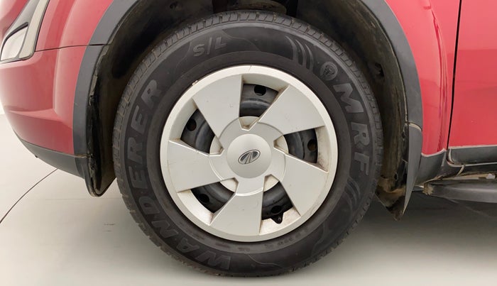 2018 Mahindra XUV500 W7 AT, Diesel, Automatic, 82,113 km, Left Front Wheel