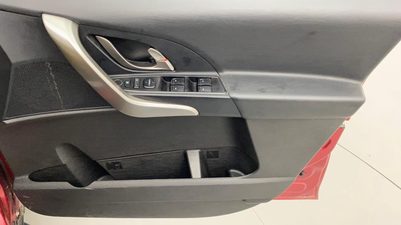 2018 Mahindra XUV500 W7 AT, Diesel, Automatic, 82,113 km, Driver Side Door Panels Control