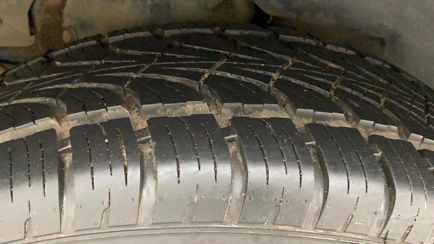 2018 Mahindra XUV500 W7 AT, Diesel, Automatic, 82,113 km, Right Rear Tyre Tread
