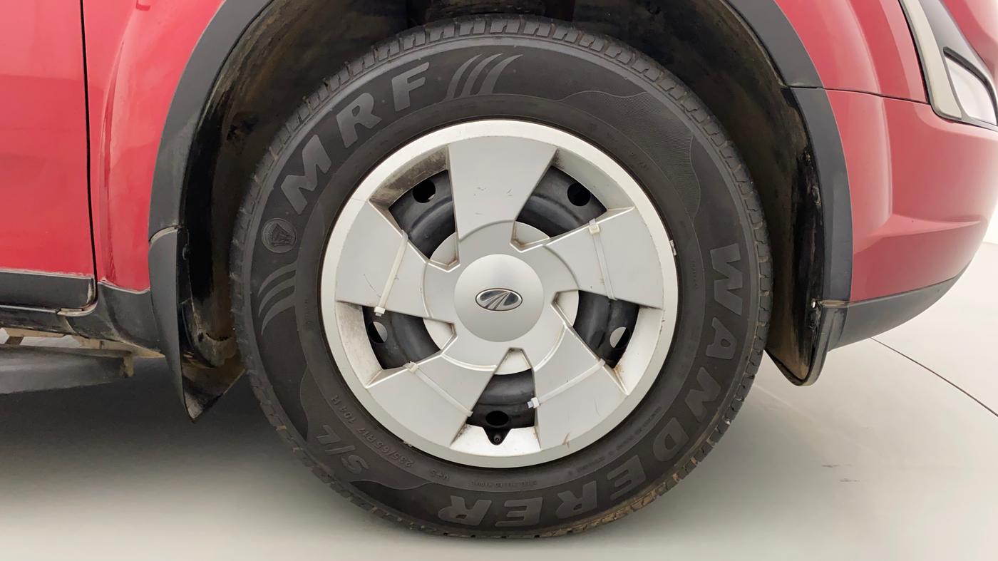 2018 Mahindra XUV500 W7 AT, Diesel, Automatic, 82,113 km, Right Front Wheel