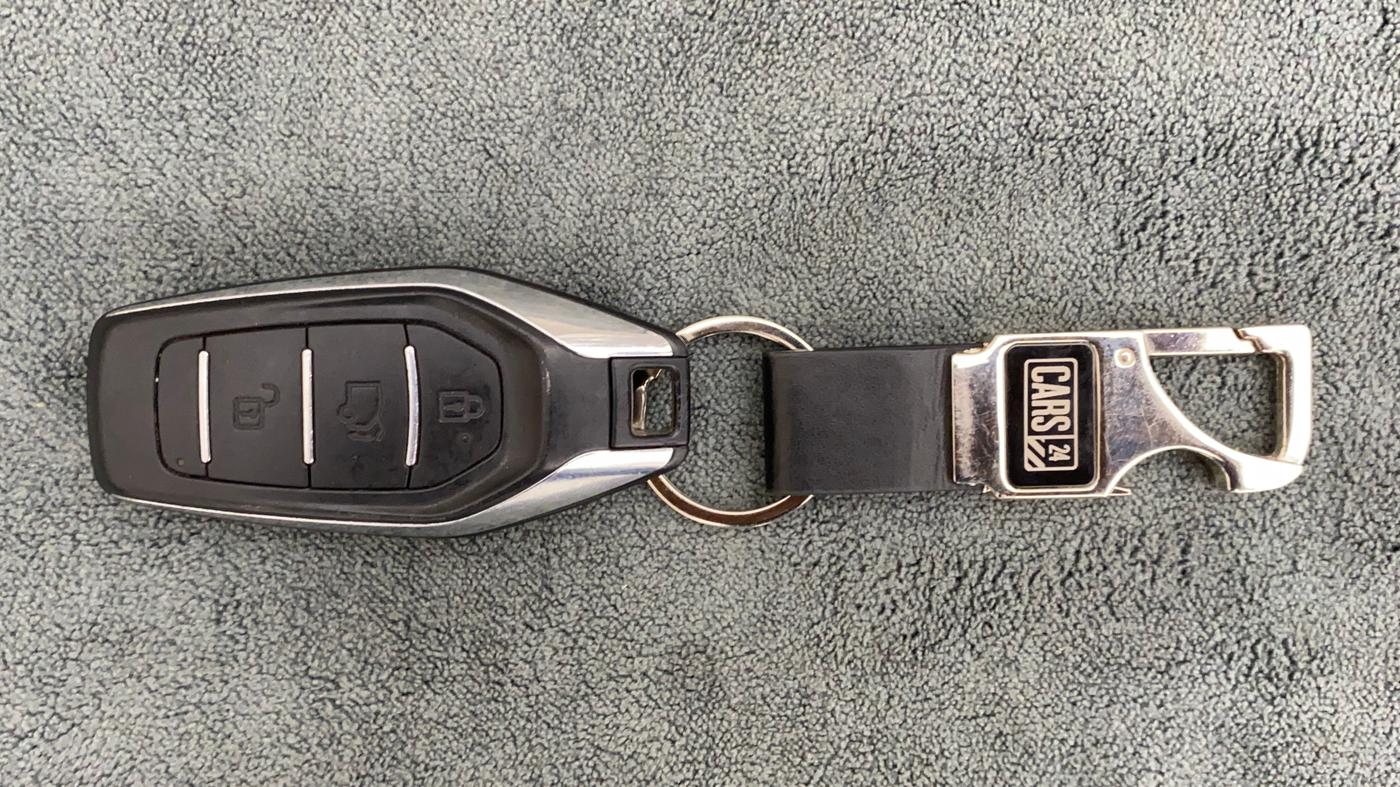 2018 Mahindra XUV500 W7 AT, Diesel, Automatic, 82,113 km, Key Close Up