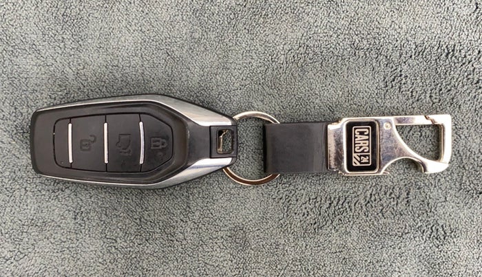 2018 Mahindra XUV500 W7 AT, Diesel, Automatic, 82,113 km, Key Close Up