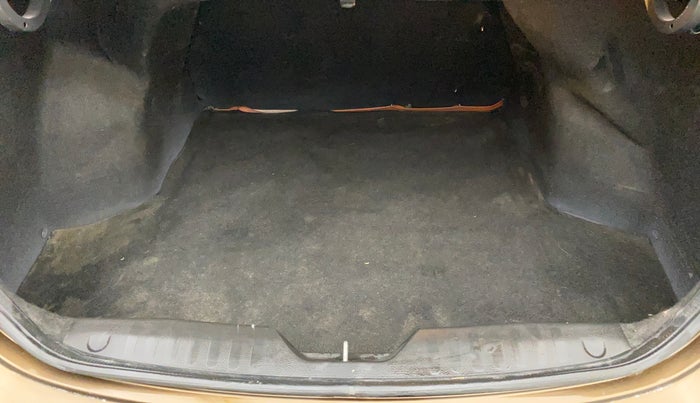 2017 Maruti Ciaz DELTA 1.4 AT PETROL, Petrol, Automatic, 1,21,537 km, Boot Inside