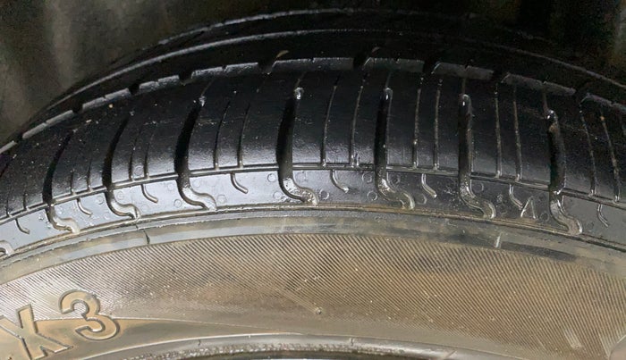 2017 Maruti Ciaz DELTA 1.4 AT PETROL, Petrol, Automatic, 1,21,537 km, Left Rear Tyre Tread