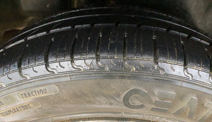 2017 Maruti Ciaz DELTA 1.4 AT PETROL, Petrol, Automatic, 1,21,537 km, Right Rear Tyre Tread