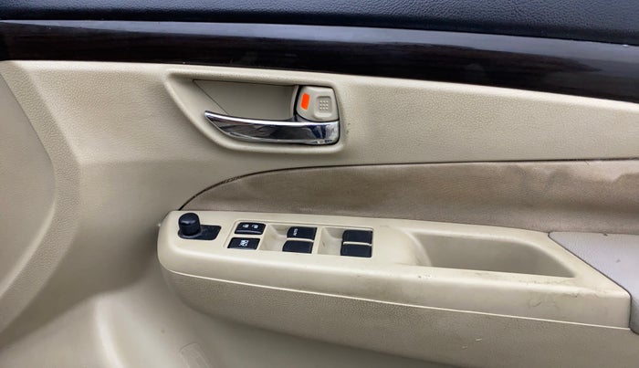 2017 Maruti Ciaz DELTA 1.4 AT PETROL, Petrol, Automatic, 1,21,537 km, Driver Side Door Panels Control