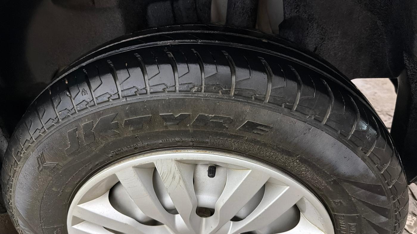 2022 Maruti Swift LXI, Petrol, Manual, 26,708 km, Left Rear Tyre Tread