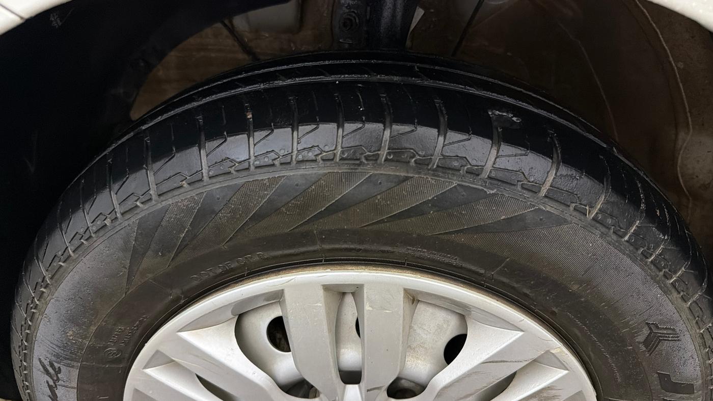 2022 Maruti Swift LXI, Petrol, Manual, 26,708 km, Left Front Tyre Tread