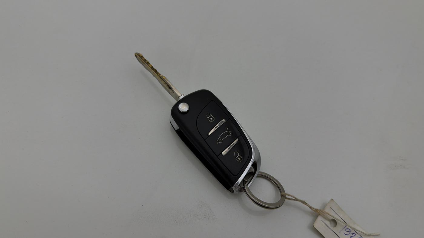 2022 Maruti Swift LXI, Petrol, Manual, 26,708 km, Key Close Up