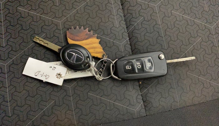 2022 Tata PUNCH ADVENTURE MT, Petrol, Manual, 37,204 km, Key Close Up