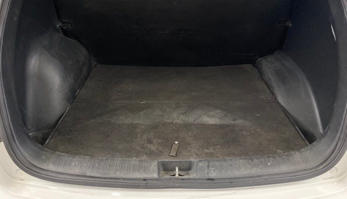 2017 Hyundai Creta E PLUS 1.6 PETROL, Petrol, Manual, 52,408 km, Boot Inside