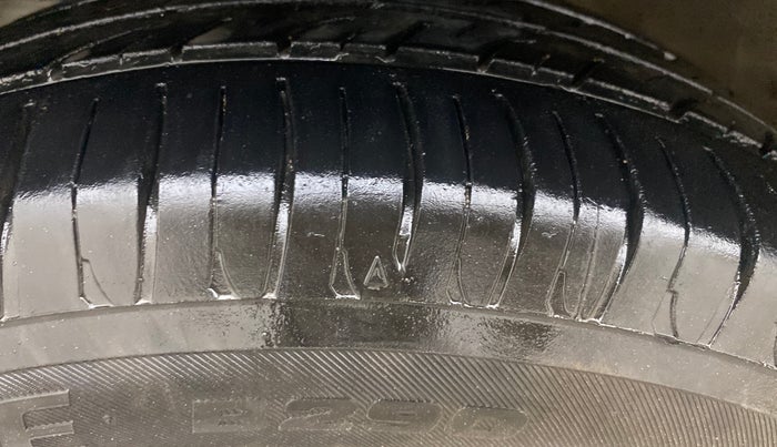 2014 Maruti Swift ZXI, Petrol, Manual, 75,689 km, Left Front Tyre Tread