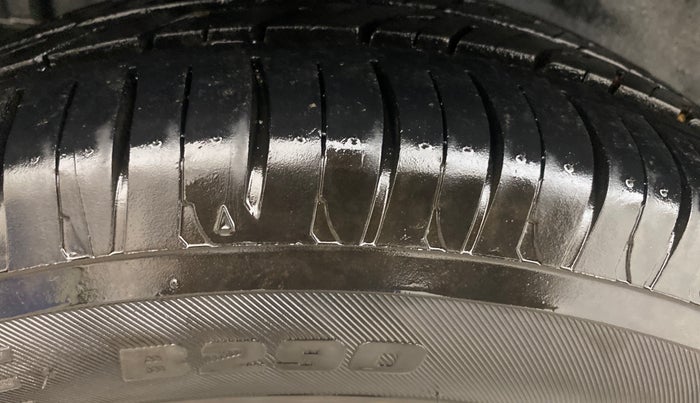 2014 Maruti Swift ZXI, Petrol, Manual, 75,689 km, Right Rear Tyre Tread
