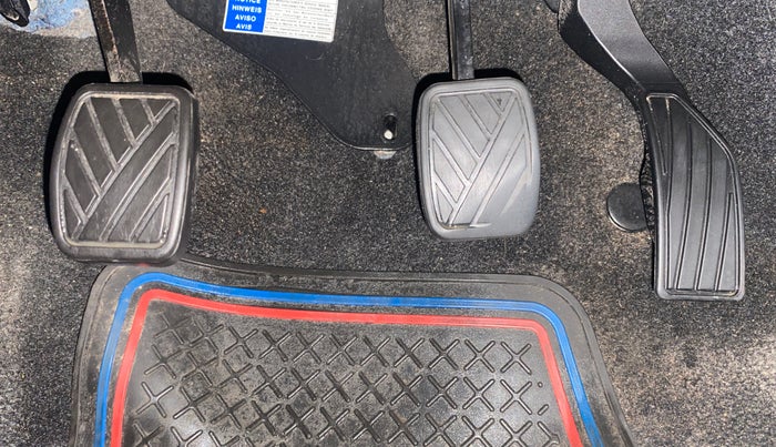 2014 Maruti Swift ZXI, Petrol, Manual, 75,689 km, Pedals