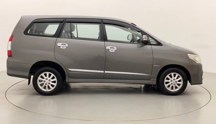 2014 Toyota Innova 2.5 VX 7 STR, Diesel, Manual, 1,05,502 km, Right Side View