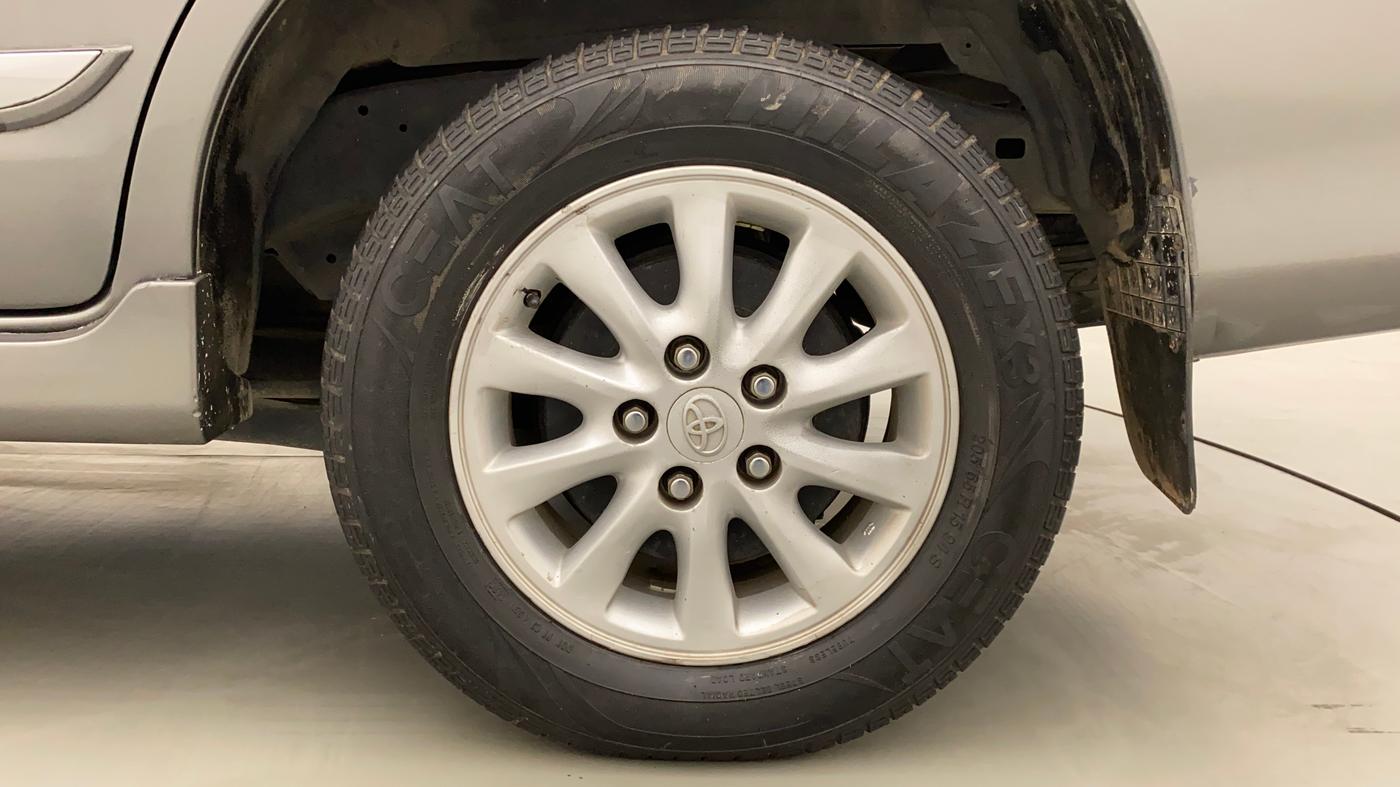 2014 Toyota Innova 2.5 VX 7 STR, Diesel, Manual, 1,05,502 km, Left Rear Wheel