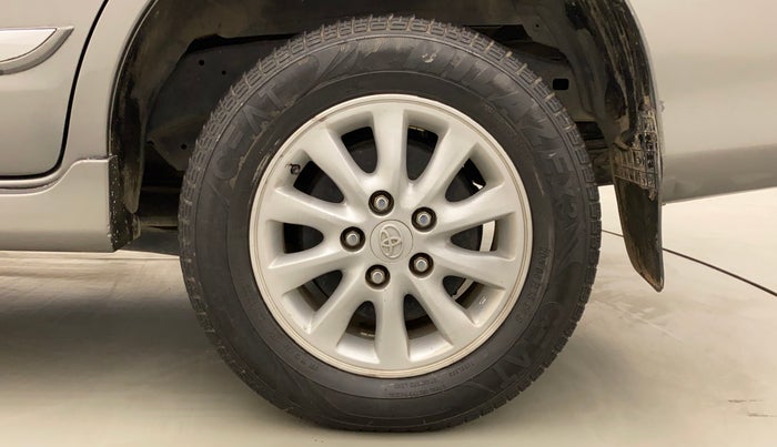 2014 Toyota Innova 2.5 VX 7 STR, Diesel, Manual, 1,05,502 km, Left Rear Wheel