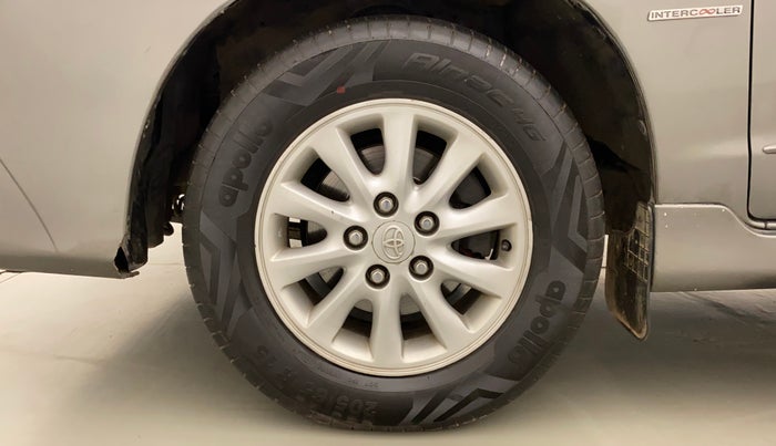 2014 Toyota Innova 2.5 VX 7 STR, Diesel, Manual, 1,05,502 km, Left Front Wheel