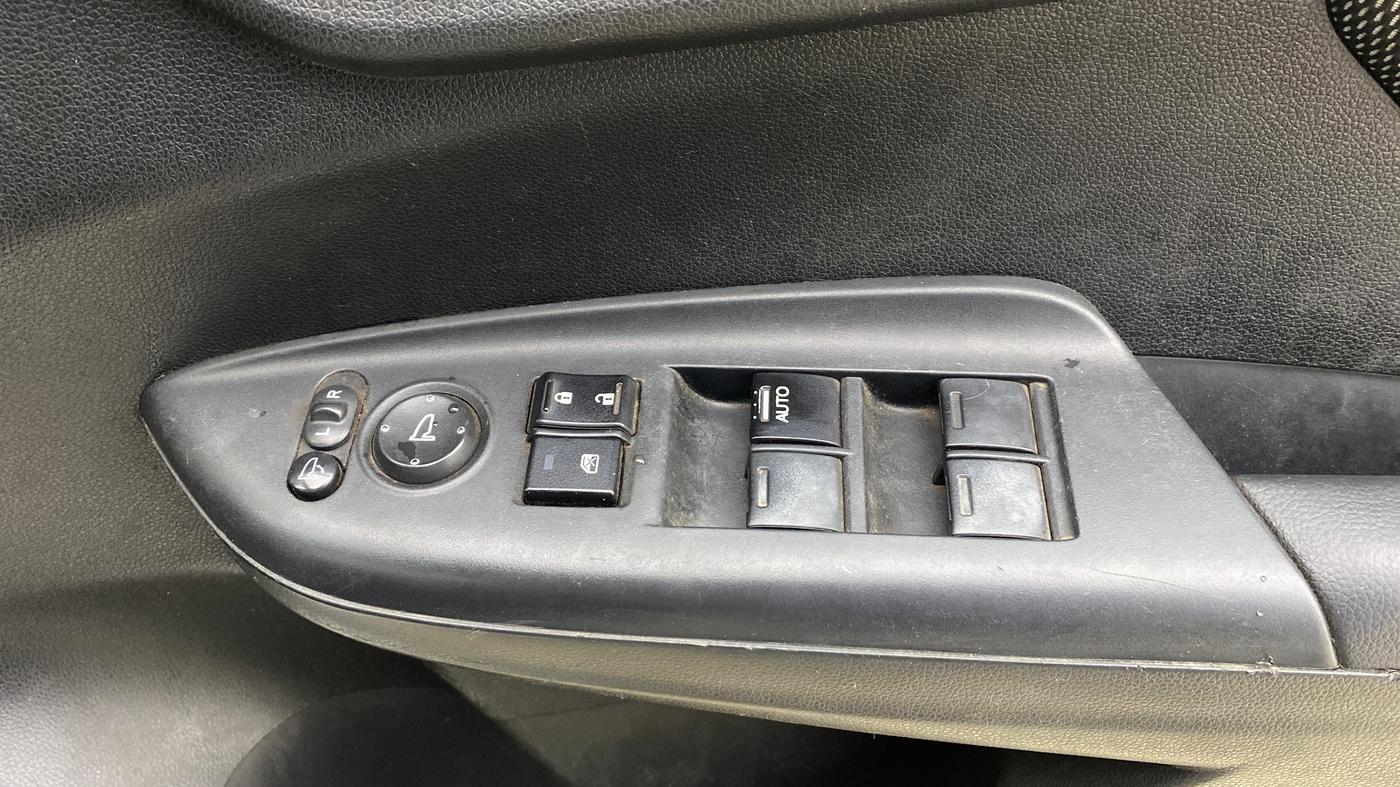 2018 Honda WR-V 1.5L I-DTEC VX MT, Diesel, Manual, 1,20,365 km, Driver Side Door Panels Control