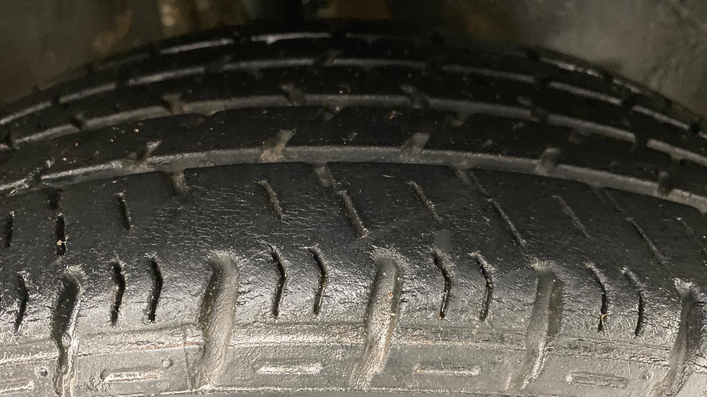 2014 Maruti Alto K10 VXI P, Petrol, Manual, 77,135 km, Left Front Tyre Tread