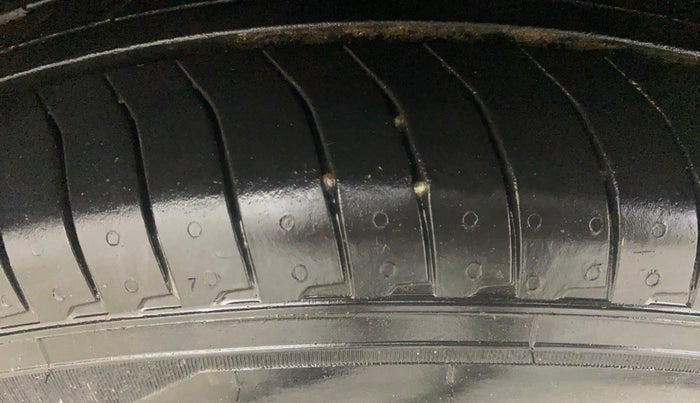 2018 Maruti Baleno DELTA PETROL 1.2, Petrol, Manual, 1,05,302 km, Right Front Tyre Tread