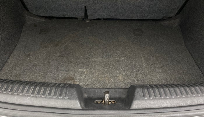 2014 Volkswagen Polo HIGHLINE DIESEL, Diesel, Manual, 58,909 km, Boot Inside