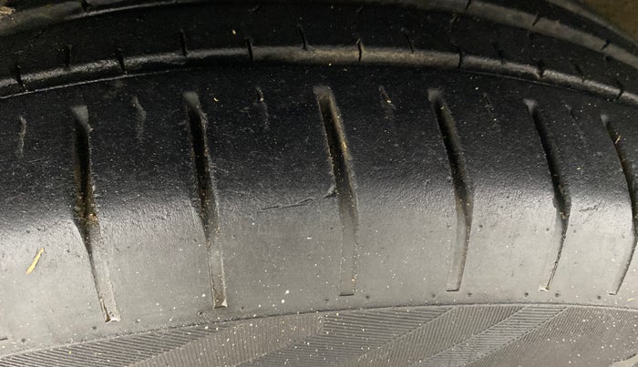 2014 Volkswagen Polo HIGHLINE DIESEL, Diesel, Manual, 58,909 km, Left Front Tyre Tread