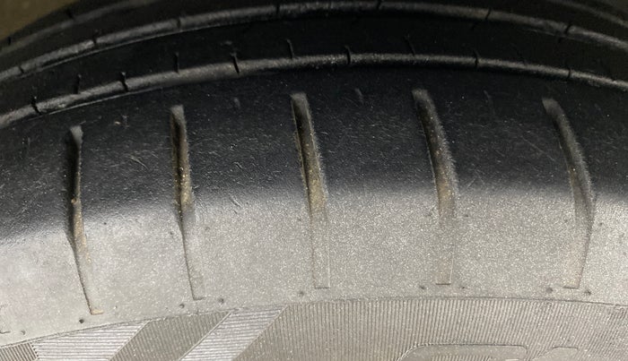 2014 Volkswagen Polo HIGHLINE DIESEL, Diesel, Manual, 58,909 km, Right Front Tyre Tread