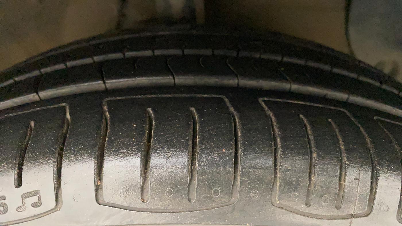2014 Hyundai Grand i10 ASTA AT 1.2 KAPPA VTVT, Petrol, Automatic, 49,486 km, Right Front Tyre Tread
