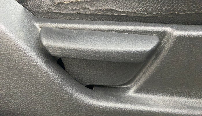 2016 Hyundai Eon MAGNA +, Petrol, Manual, 27,448 km, Driver Side Adjustment Panel