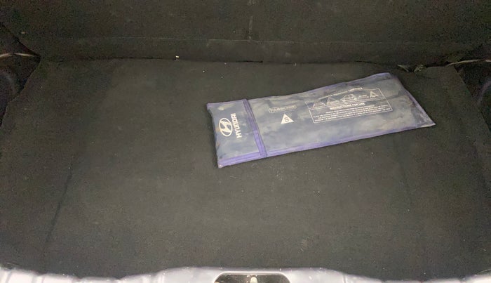 2016 Hyundai Eon MAGNA +, Petrol, Manual, 27,448 km, Boot Inside