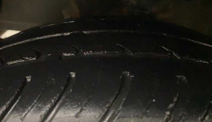 2016 Hyundai Eon MAGNA +, Petrol, Manual, 27,448 km, Left Front Tyre Tread