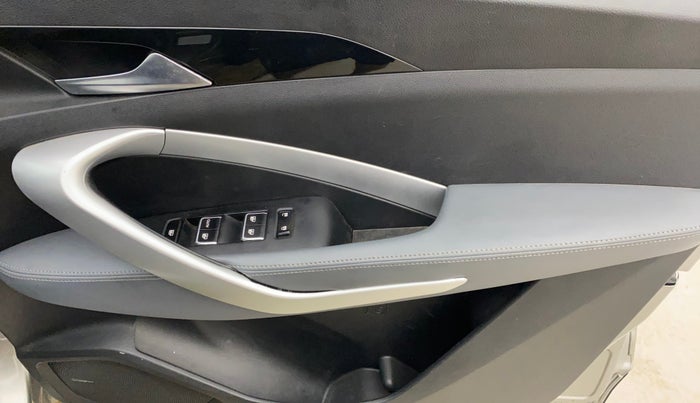 2020 MG HECTOR SUPER 2.0 DIESEL, Diesel, Manual, 77,300 km, Driver Side Door Panels Control