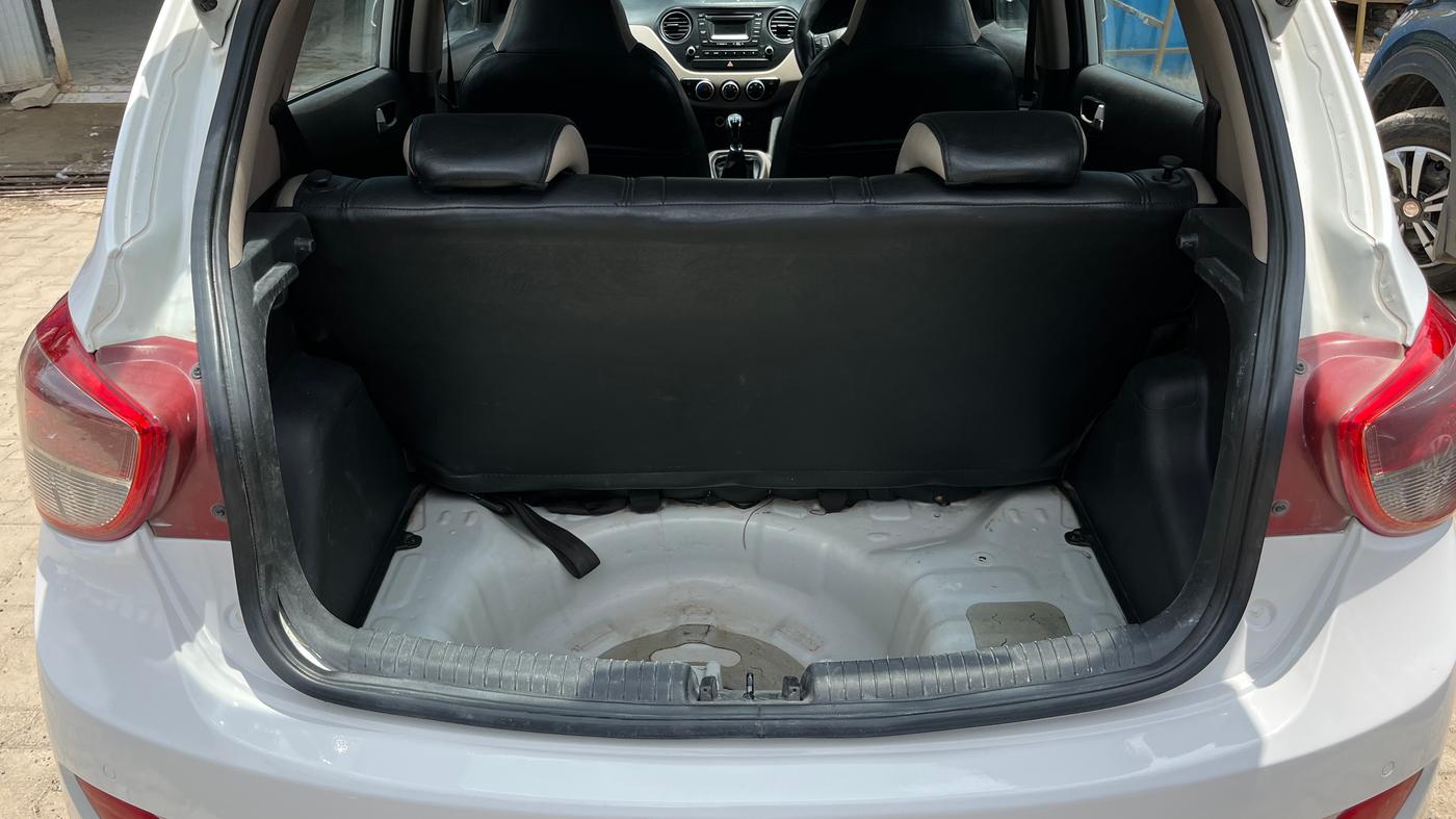 2014 Hyundai Grand i10 ASTA 1.1 CRDI, Diesel, Manual, 1,26,662 km, Boot Inside
