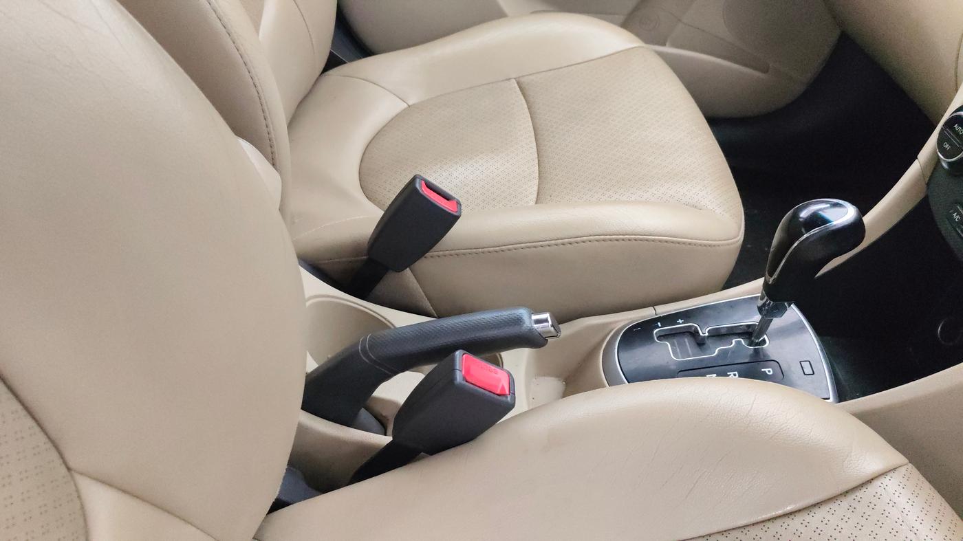 2014 Hyundai Verna FLUIDIC 1.6 CRDI SX OPT AT, Diesel, Automatic, 74,245 km, Gear Lever