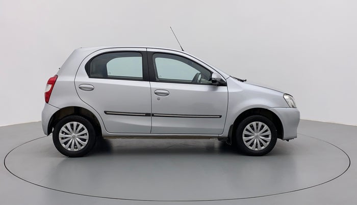 2015 Toyota Etios Liva V, Petrol, Manual, 88,435 km, Right Side View
