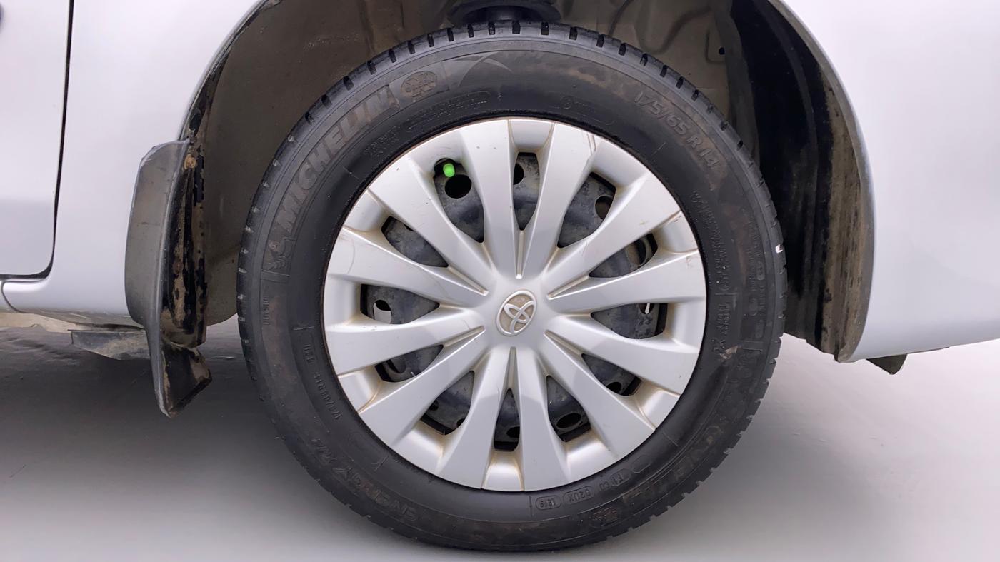 2015 Toyota Etios Liva V, Petrol, Manual, 88,435 km, Right Front Wheel