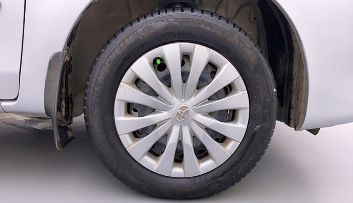 2015 Toyota Etios Liva V, Petrol, Manual, 88,435 km, Right Front Wheel
