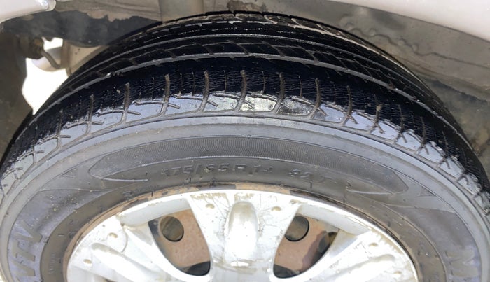 2014 Honda Brio S MT, Petrol, Manual, 71,790 km, Right Rear Tyre Tread