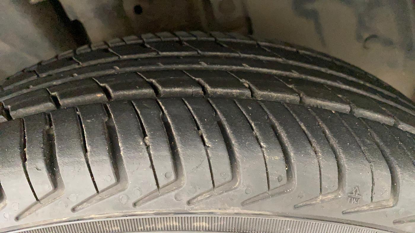 2017 Renault Kwid RXT 1.0, Petrol, Manual, 74,467 km, Right Front Tyre Tread