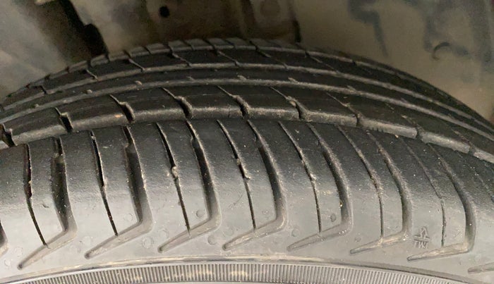 2017 Renault Kwid RXT 1.0, Petrol, Manual, 74,467 km, Right Front Tyre Tread
